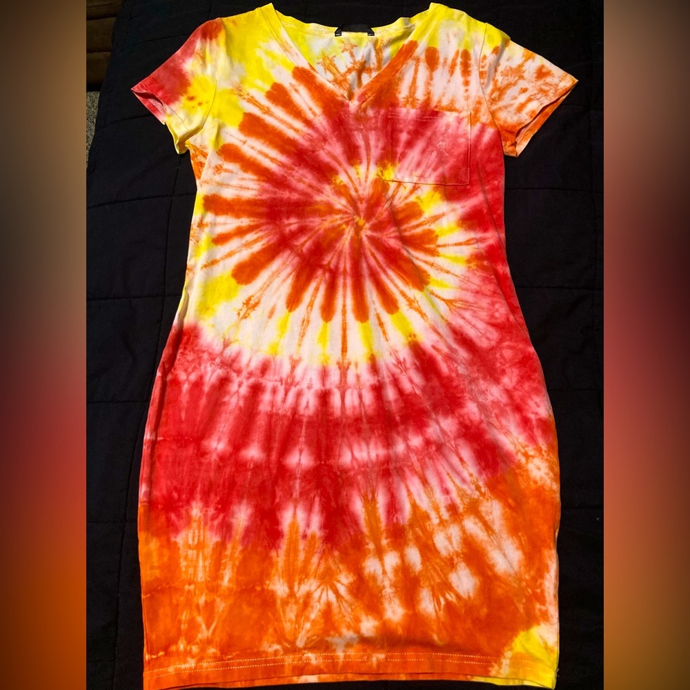 TIE DYED V-Neck T-Shirt dresses size MEDIUM
